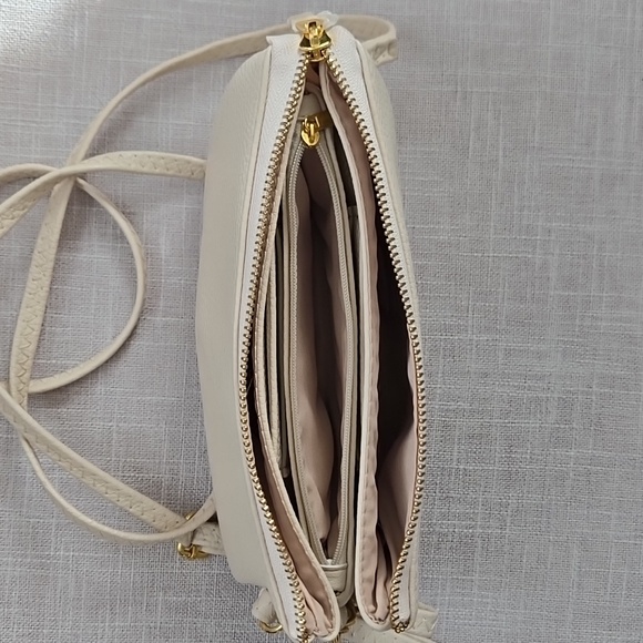 Lovely Cream-colored Small Handbag - Picture 6 of 13